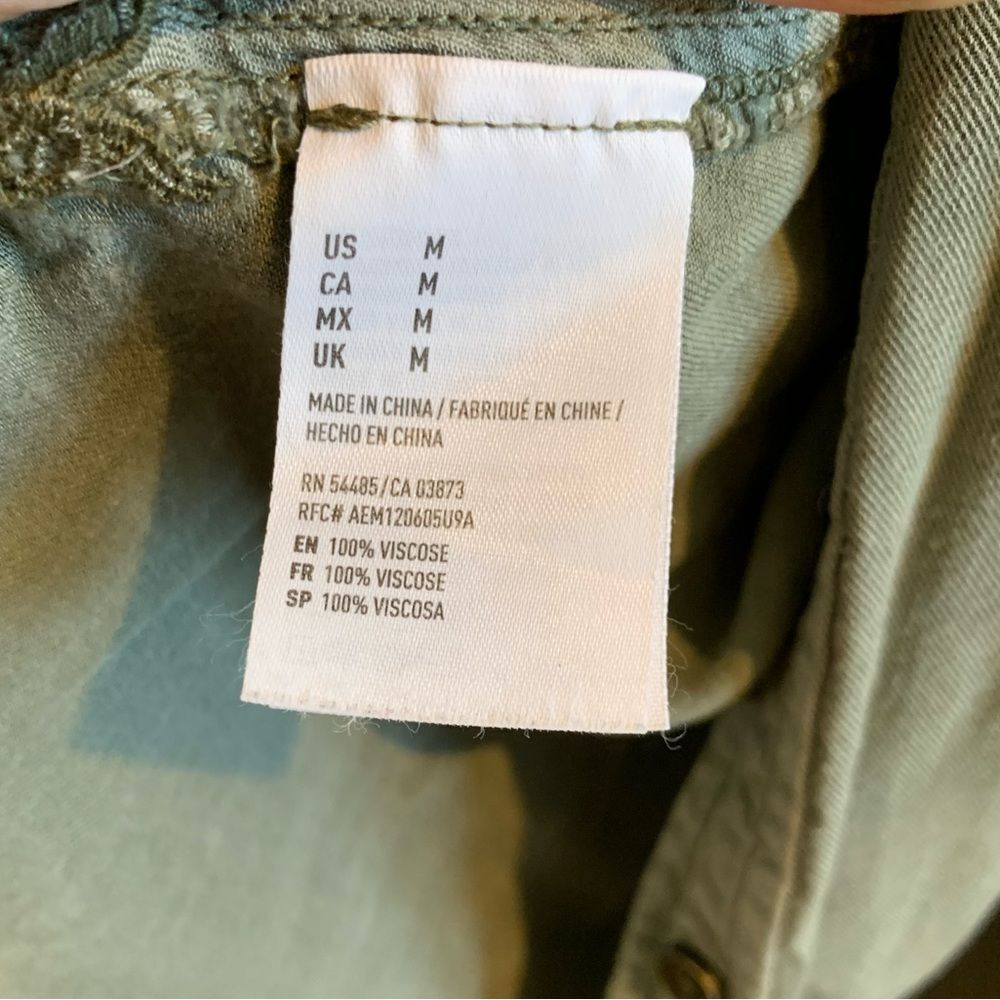 American Eagle Outfitters Boyfriend Fit Button Down - Medium - Picture 4 of 6
